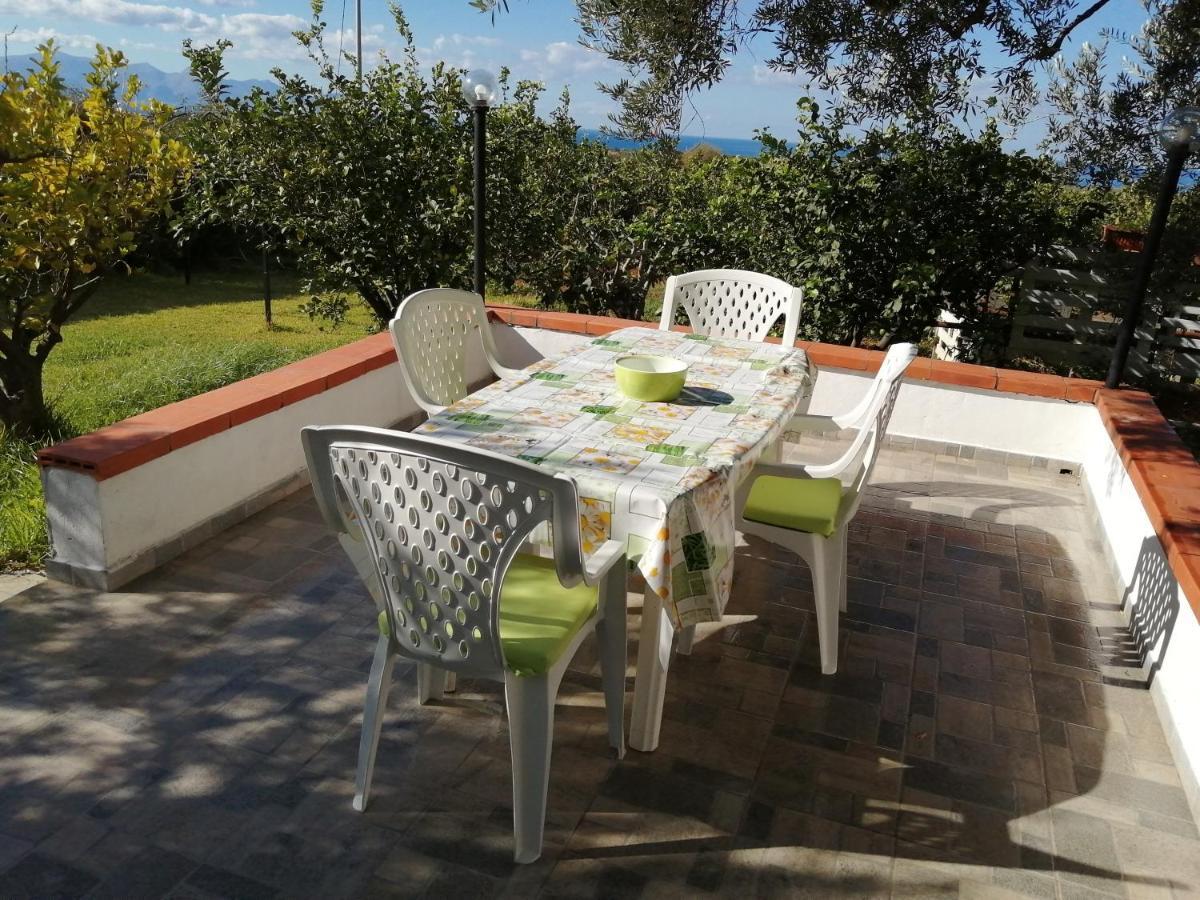 Casa Vacanze Daisy Trappeto  Eksteriør billede